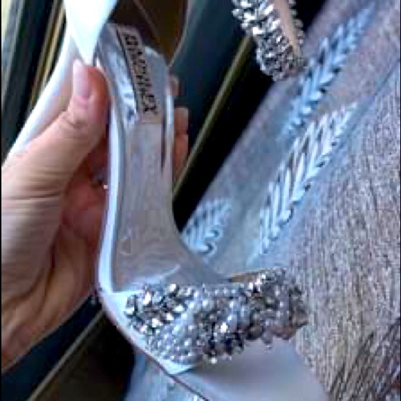 Elegant jeweled Badgley Mischka heels - perfect wedding shoes - Picture 1 of 2